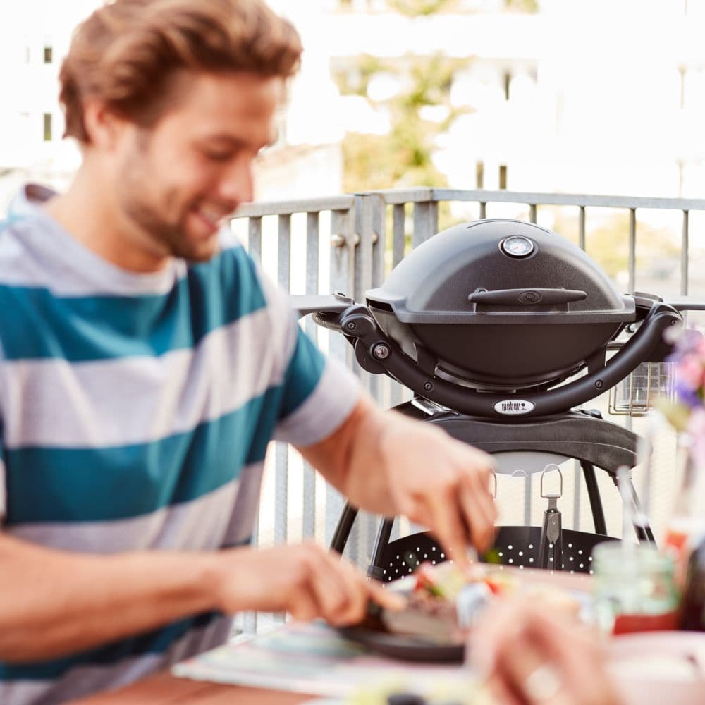 Barbacoa Q1200 con stand Weber