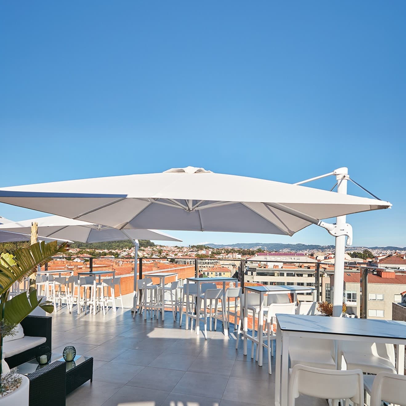 Ezpeleta Flexo Parasol White Pole + Base Slabs