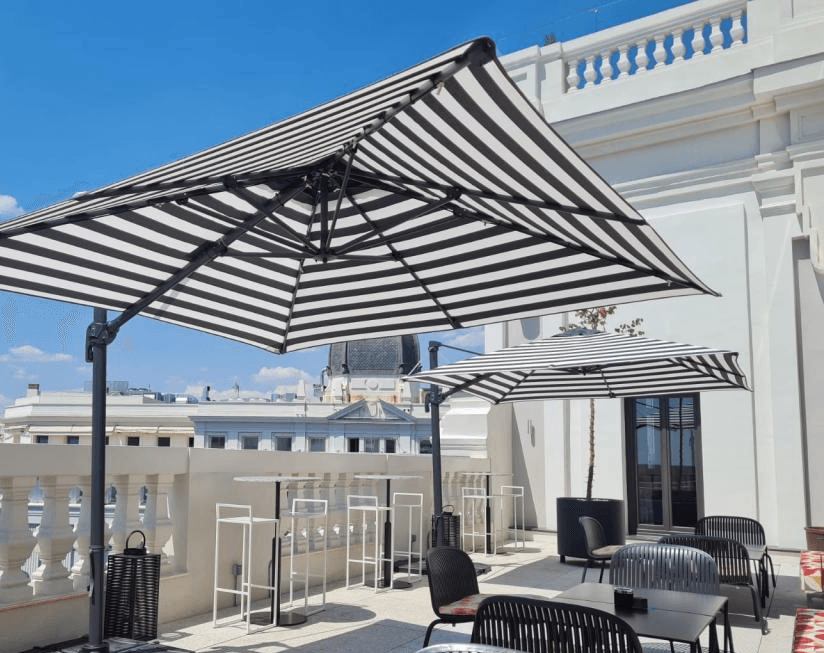 Parasol Flexo Mástil Negro + Base Ruedas Ezpeleta
