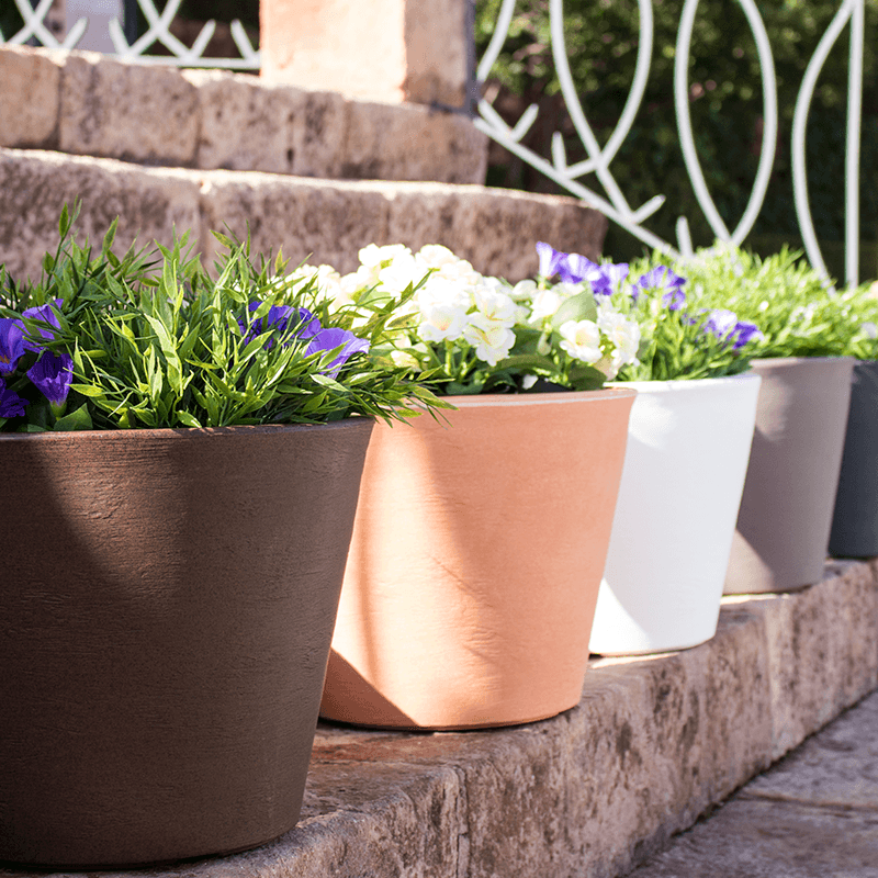 La importancia de los maceteros para un jardín en primavera